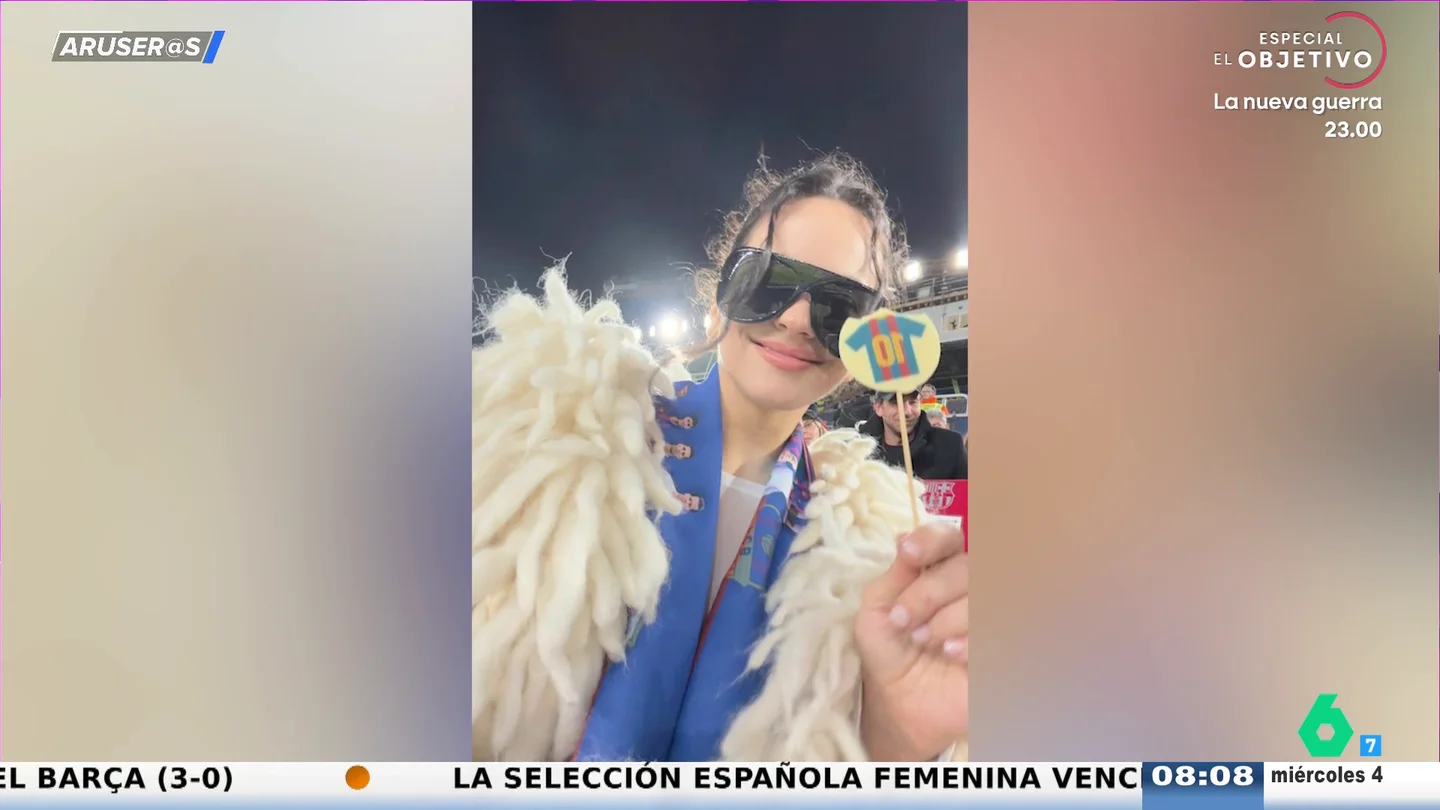 Rosalía lo da todo animando al Barcelona contra el Atlético de Madrid en el Camp Nou Rosalía lo da todo animando al Barcelona contra el Atlético de Madrid en el Camp Nou