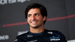Carlos Sainz desvela qu&eacute; pilotos son sus candidatos para ganar la F&oacute;rmula 1 en 2026 