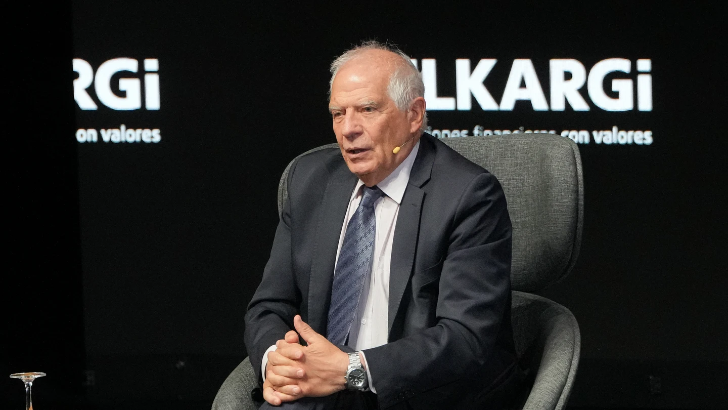 El exministro de Asuntos Exteriores, Josep Borrell, este miércoles en un foro empresarial en San Sebastián. El exministro de Asuntos Exteriores, Josep Borrell, este miércoles en un foro empresarial en San Sebastián.