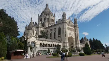 Basílica de Santa Teresa de Lisieux Basílica de Santa Teresa de Lisieux