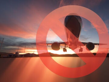 Avi&oacute;n con se&ntilde;al de prohibido