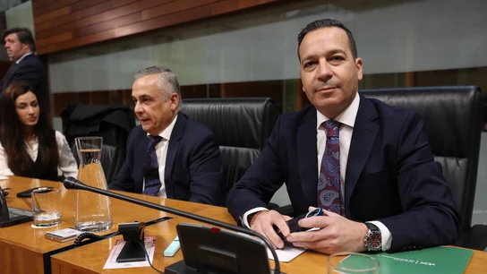 El presidente portavoz del Grupo Parlamentario Vox, Óscar Fernández Calle, en el pleno de investidura de María Guardiola El presidente portavoz del Grupo Parlamentario Vox, Óscar Fernández Calle, en el pleno de investidura de María Guardiola