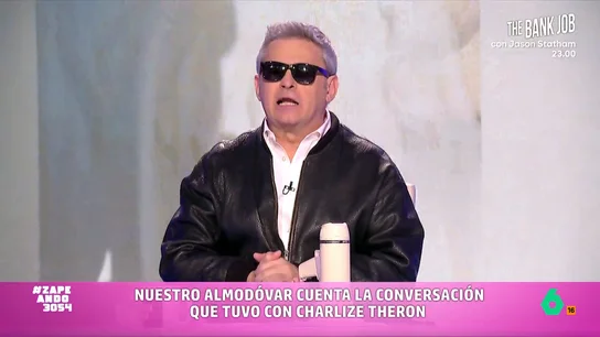 'Pedro Almodóvar' desvela el contenido de su charla con Charlize Theron: "Le conté que estoy sordo porque tuve el sarampión" Miki Nadal imita a Pedro Almodóvar y, en este vídeo, explica de qué estuvo hablando con Charlize Theron durante su encuentro en la semana de la moda de París. Además, 'confiesa' que debajo de su jersey llevaba "una camiseta vieja de la Caja Rural".