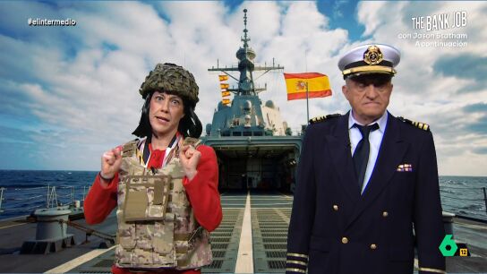 Cristina Gallego se convierte en Margarita Robles y se 'embarca' en la fragata Crist&oacute;bal Col&oacute;n para hacer unas modificaciones antes de su viaje a Chipre, desde pegatinas de 'No a la guerra' a ca&ntilde;ones que lancen palomas de la paz.