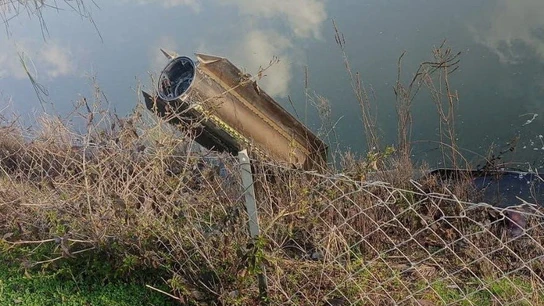 Restos de un sistema de defensa aérea de la OTAN que interceptó un misil lanzado desde Irán se ven en Dortyol, en la provincia sureña de Hatay, Turquía Restos de un sistema de defensa aérea de la OTAN que interceptó un misil lanzado desde Irán se ven en Dortyol, en la provincia sureña de Hatay, Turquía