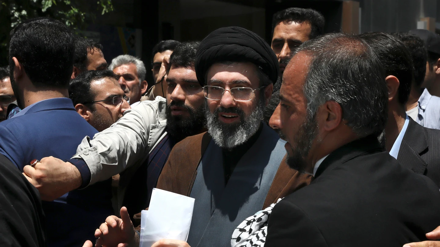 Mojtaba Jamenei, el hijo del ayatolá Ali Jamenei asesinado por EEUU e Israel, favorito para liderar el régimen iraní Mojtaba Jamenei, el hijo del ayatolá Ali Jamenei asesinado por EEUU e Israel, favorito para liderar el régimen iraní