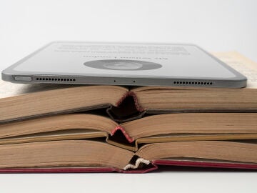 Libros en papel y libro digital