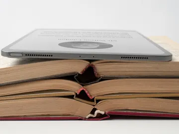Libros en papel y libro digital Libros en papel y libro digital