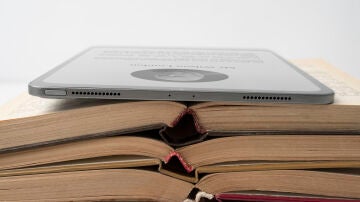 Libros en papel y libro digital