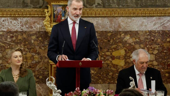El rey Felipe VI pronuncia un discurso durante el almuerzo celebrado en el Palacio Real en honor a los grandes duques de Luxemburgo. 