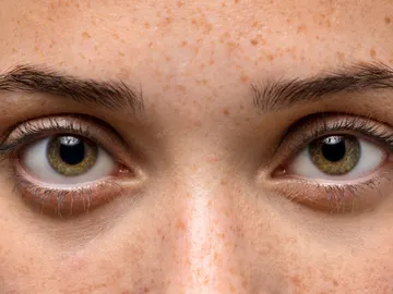 Mujer con ojos hazel Mujer con ojos hazel