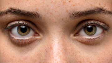 Mujer con ojos hazel