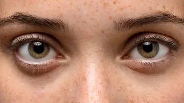 Mujer con ojos hazel Mujer con ojos hazel