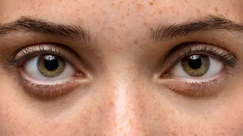 Mujer con ojos hazel Mujer con ojos hazel