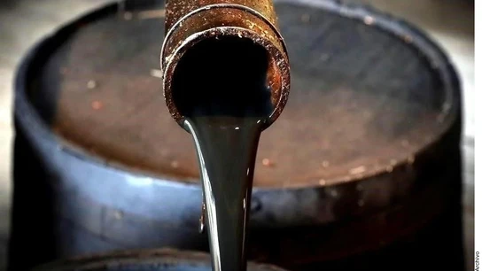 Imagen de archivo de petróleo. Imagen de archivo de petróleo.