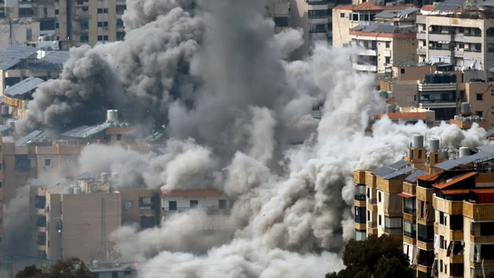 Columnas de humo tras un ataque aéreo israelí en Dahieh, en los suburbios del sur de Beirut, Líbano, el 6 de marzo de 2026. Columnas de humo tras un ataque aéreo israelí en Dahieh, en los suburbios del sur de Beirut, Líbano, el 6 de marzo de 2026.