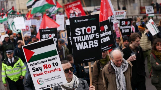 Imagen de una manifestaci&oacute;n contra la guerra en Oriente Medio en Londres