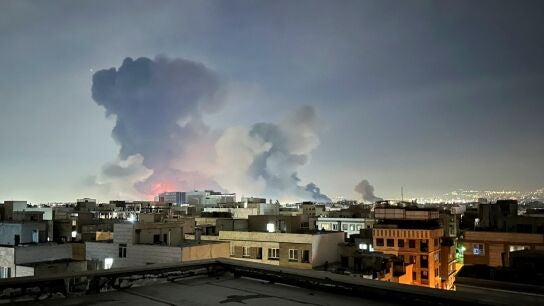 Teher&aacute;n, bombardeada