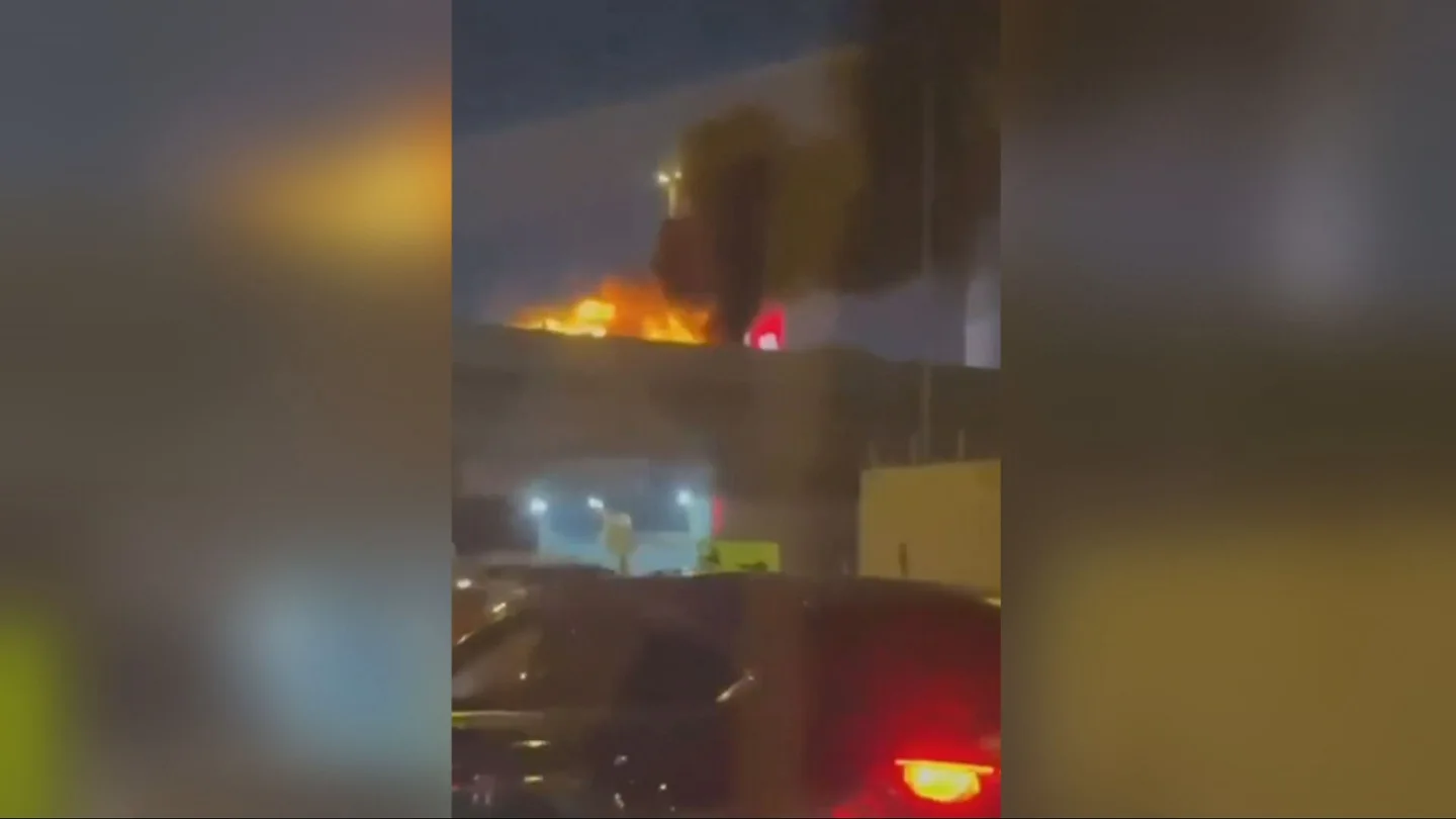 Emiratos confirma la muerte de un hombre por el impacto de los restos de un proyectil iraní en Dubái Emiratos confirma la muerte de un hombre por el impacto de los restos de un proyectil iraní en Dubái