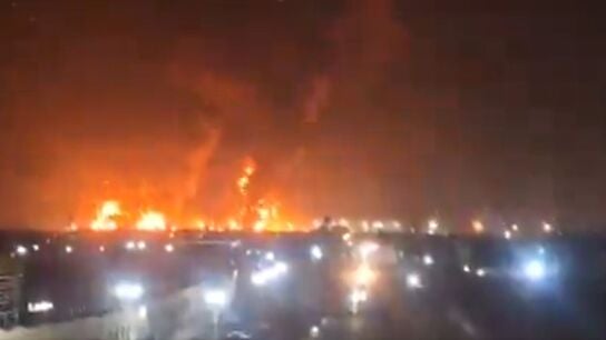 Israel ataca 30 instalaciones petrol&iacute;feras en Ir&aacute;n por primera vez desde el inicio de la guerra.