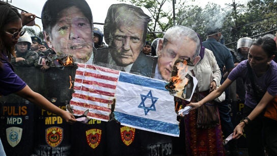 Protestas contra la guerra de Ir&aacute;n en Manila. 