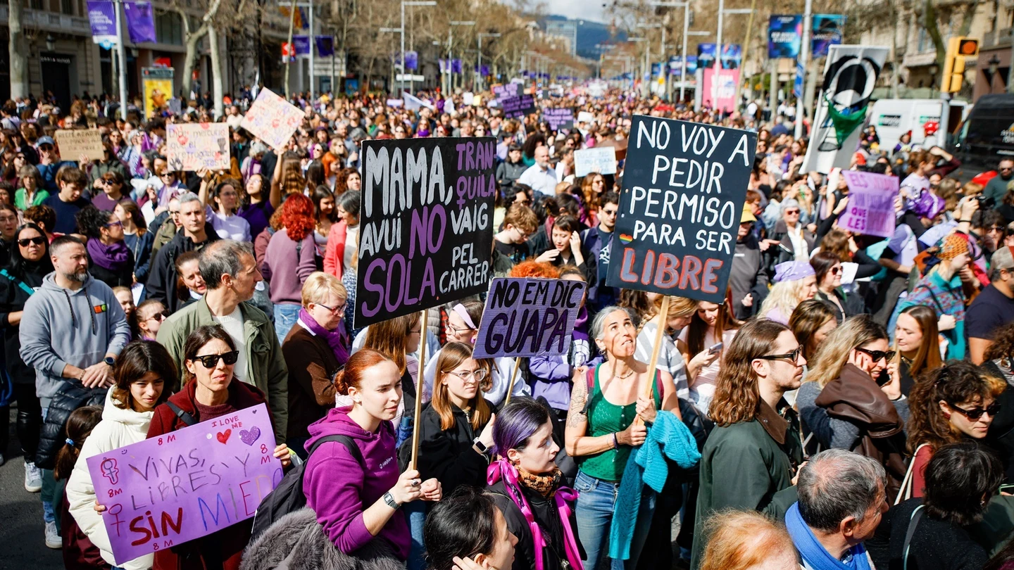 Unas 22.000 personas asisten a la manifestación principal del 8M de Barcelona según Guardia Urbana. Unas 22.000 personas asisten a la manifestación principal del 8M de Barcelona según Guardia Urbana.