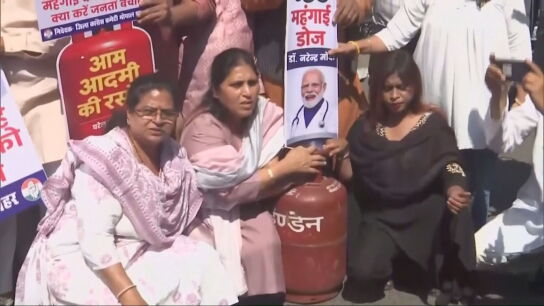 Protesta por la subida del precio del gas en India