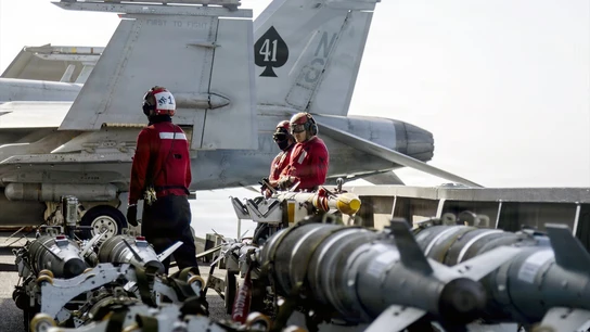 Militares estadounidenses en el portaviones Abraham Lincoln Militares estadounidenses en el portaviones Abraham Lincoln
