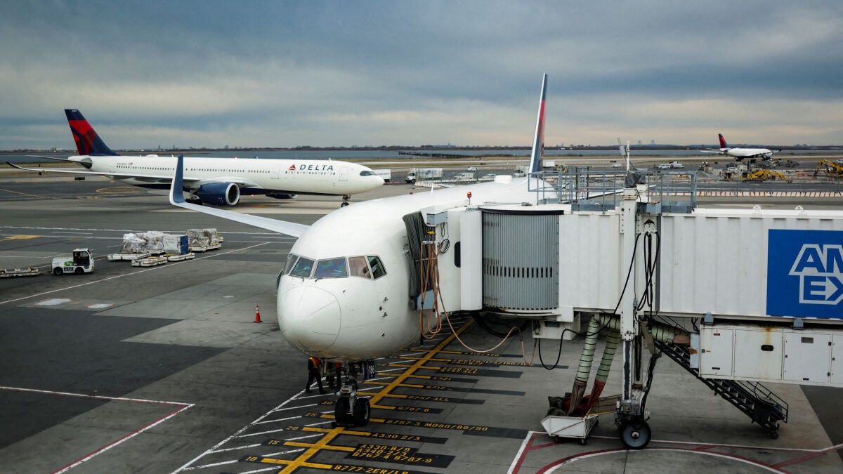 El combustible de los aviones, vital para las aerolíneas, el más disparado por la guerra de Irán