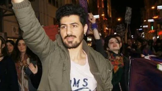 La historia de Ramtin, activista LGTBIQ+, torturado por el régimen iraní: "Me tiraban mierda en la cara o me meaban" La historia de Ramtin, activista LGTBIQ+, torturado por el régimen iraní: "Me tiraban mierda en la cara o me meaban"