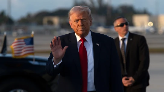 Donald Trump después de bajar del Air Force One Donald Trump después de bajar del Air Force One