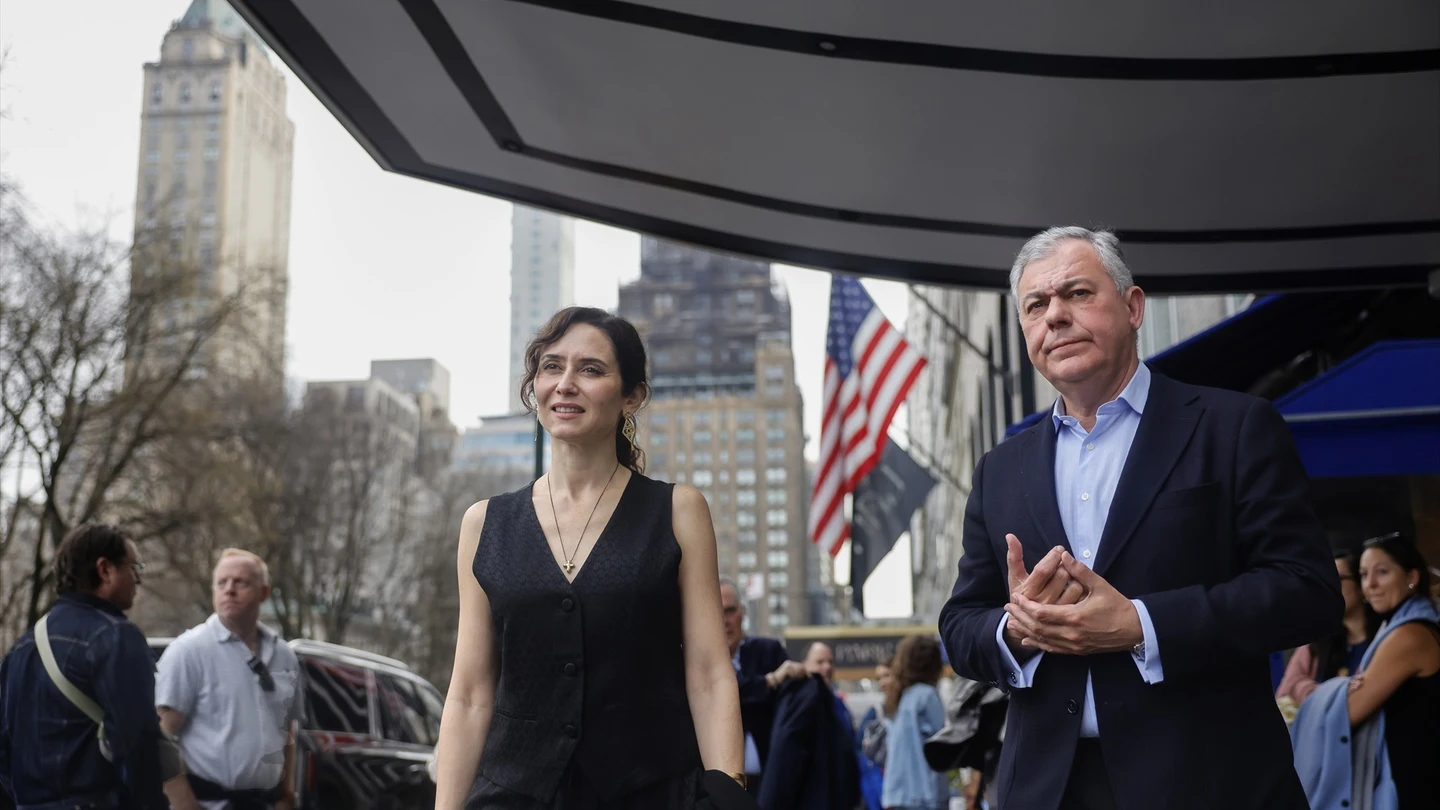 Isabel Díaz Ayuso y el alcalde de Sevilla, José Luis Sanz, en Nueva York Isabel Díaz Ayuso y el alcalde de Sevilla, José Luis Sanz, en Nueva York