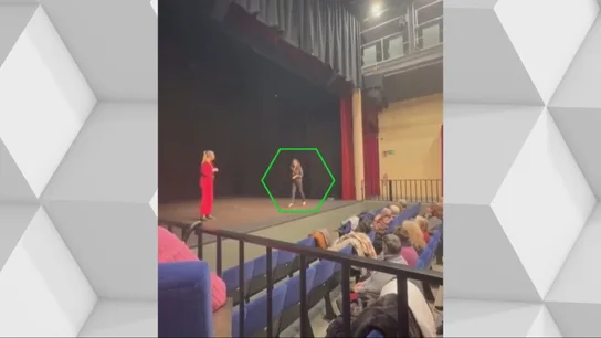 Los diez minutos de monólogo feminista por el 8M que hicieron que una concejala del PP lo censurara: "De verdad que no hubo nada ofensivo" Los diez minutos de monólogo feminista por el 8M que hicieron que una concejala del PP lo censurara: "De verdad que no hubo nada ofensivo"