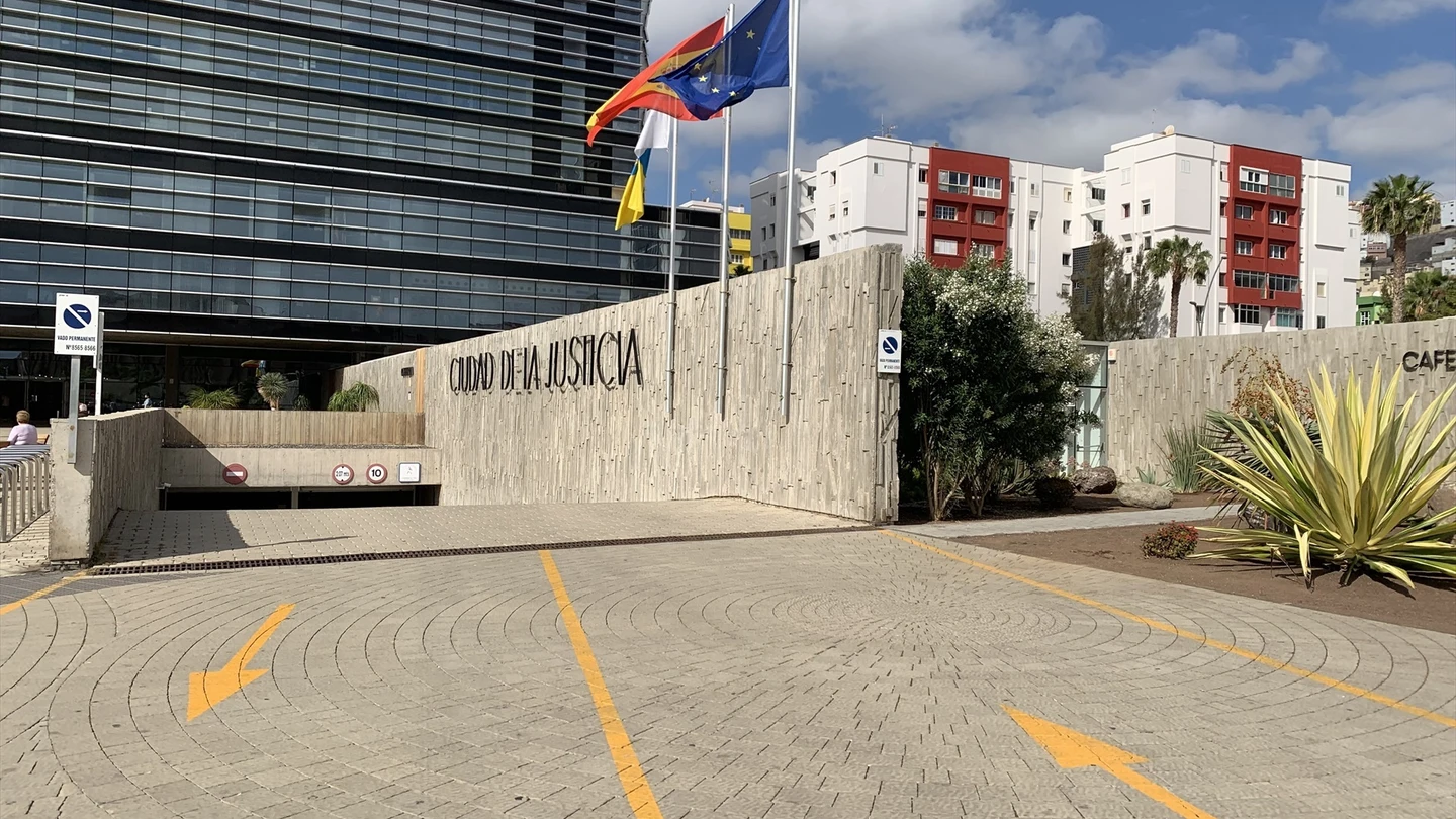 El juez envía a prisión provisional a la mujer investigada por el asesinato de su hija de solo un año y medio en Gran Canaria Ciudad de la Justicia de Las Palmas de Gran Canaria