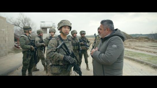 "Se lo tomaron muy mal": Li explica a Jalis de la Serna c&oacute;mo reaccion&oacute; su familia china a su entrada en el Ej&eacute;rcito Espa&ntilde;ol