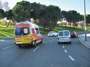 Qué hacer cuando los vehículos de emergencia se acercan: las maniobras con las que evitarás multas y salvarás vidas Qué hacer cuando los vehículos de emergencia se acercan: las maniobras con las que evitarás multas y salvarás vidas