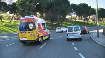 Qué hacer cuando los vehículos de emergencia se acercan: las maniobras con las que evitarás multas y salvarás vidas Qué hacer cuando los vehículos de emergencia se acercan: las maniobras con las que evitarás multas y salvarás vidas