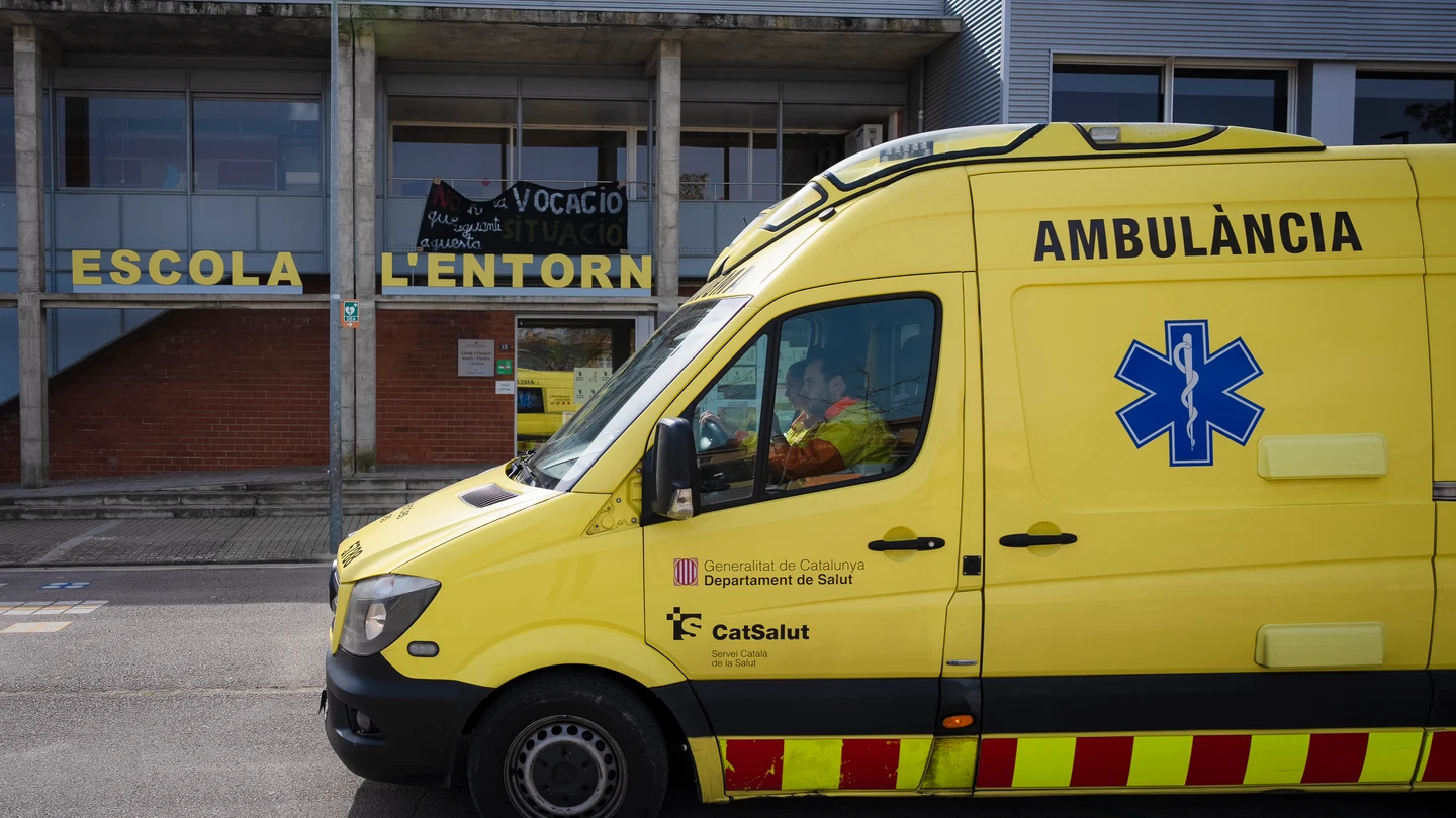 Tres menores heridos en una explosión en la escuela L'Entorn de Porqueres, Girona Tres menores heridos en una explosión en la escuela L'Entorn de Porqueres, Girona