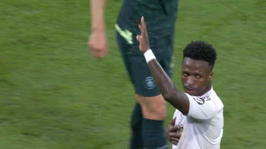 El perdón de Vinicius al Santiago Bernabéu tras fallar el penalti que habría sentenciado la eliminatoria El perdón de Vinicius al Santiago Bernabéu tras fallar el penalti que habría sentenciado la eliminatoria