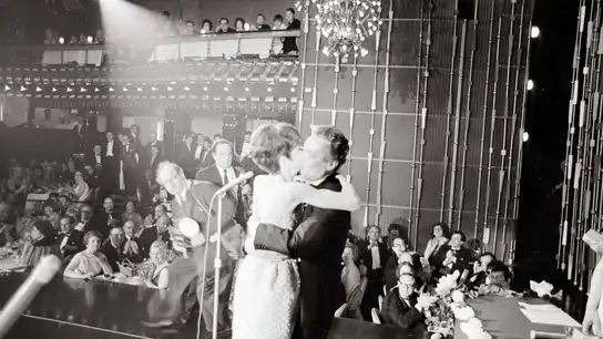 Audrey Hepburn, en la ceremonia de los Premios Oscar de 1965 Audrey Hepburn, en la ceremonia de los Premios Oscar de 1965