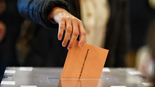 Castellanoleoneses votan en un colegio electoral, a 15 de marzo de 2026, en Valladolid, Castilla León (España). Castellanoleoneses votan en un colegio electoral, a 15 de marzo de 2026, en Valladolid, Castilla León (España).