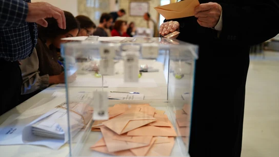Castellanoleoneses votan en un colegio electoral, a 15 de marzo de 2026, en Valladolid, Castilla León (España). Castellanoleoneses votan en un colegio electoral, a 15 de marzo de 2026, en Valladolid, Castilla León (España).