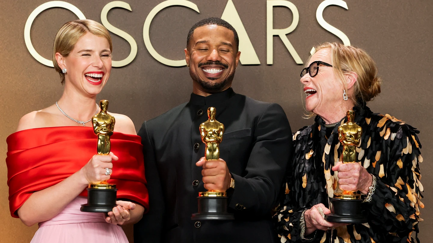 Jessie Buckley, ganadora del Óscar a la Mejor Actriz por 'Hamnet', Michael B. Jordan, ganador del Óscar al Mejor Actor por 'Sinners', y Amy Madigan, ganadora del Óscar a la Mejor Actriz de Reparto por 'Weapons' Jessie Buckley, ganadora del Óscar a la Mejor Actriz por 'Hamnet', Michael B. Jordan, ganador del Óscar al Mejor Actor por 'Sinners', y Amy Madigan, ganadora del Óscar a la Mejor Actriz de Reparto por 'Weapons'