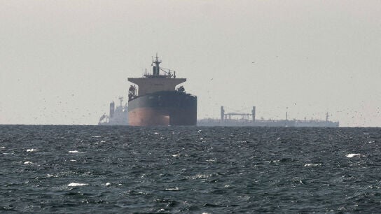 Buques cisterna navegan en el Golfo P&eacute;rsico, cerca del Estrecho de Ormuz