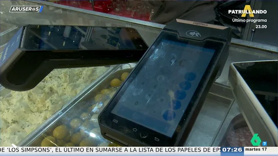 El "Robin Hood" de los 'simpas': se va sin pagar de un restaurante de Santiago y descubren que le da el dinero a una persona sin hogar El "Robin Hood" de los 'simpas': se va sin pagar de un restaurante de Santiago y descubren que le da el dinero a una persona sin hogar