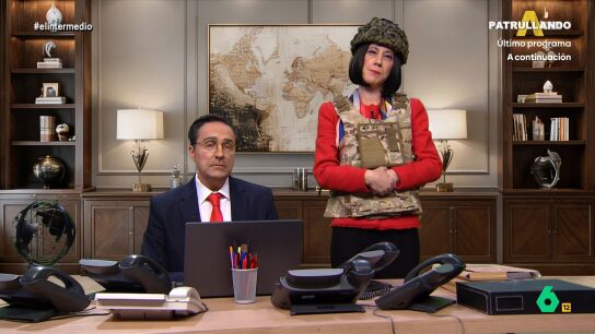 Cristina Gallego y Ra&uacute;l P&eacute;rez se convierten en Margarita Robles y Jos&eacute; Manuel Albares en este v&iacute;deo donde intentan gestionar las crisis internacionales de Espa&ntilde;a, desde la guerra en Ir&aacute;n a las palabras de Felipe VI sobre Am&eacute;rica.