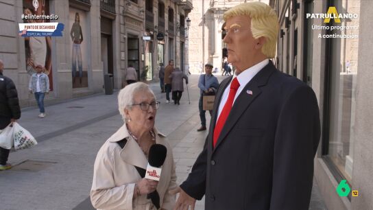 El Intermedio ha sacado a la calle una estatua a tama&ntilde;o real del presidente de Estados Unidos para que la gente se desahogue y le digan todo lo que piensan sobre &eacute;l. 