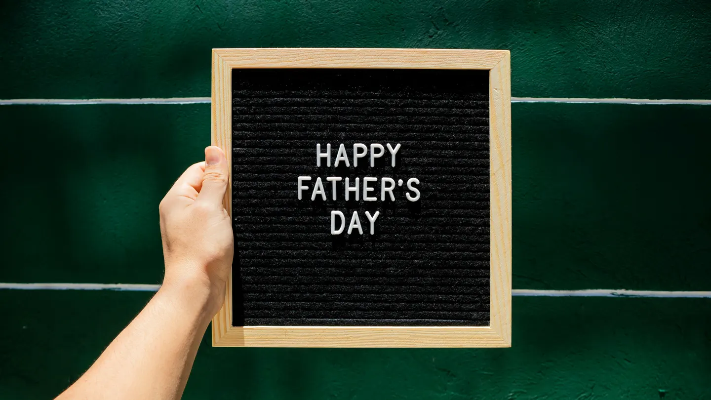Un marco donde se puede leer, en inglés, 'Feliz día del padre' Un marco donde se puede leer, en inglés, 'Feliz día del padre'