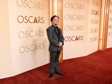 El actor Adam Pearson en los Premios &Oacute;scar 2026