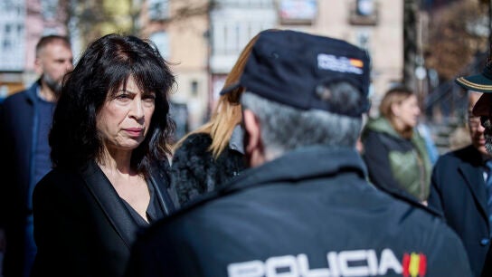 La ministra de Igualdad, Ana Redondo, durante el minuto de silencio en Miranda de Ebro por las tres mujeres asesinadas